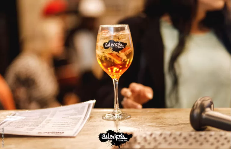Bar de drinks Balbúrdia Itajaí